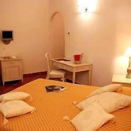 Monti Di Mola Otel