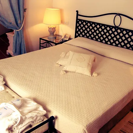 Otel Monti Di Mola 4*