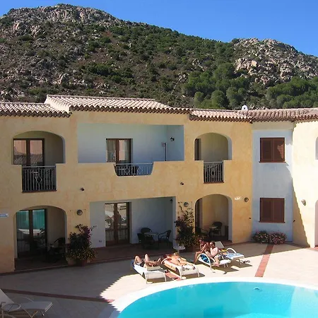 Monti Di Mola Otel 4*