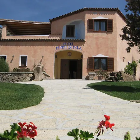 فندق Monti Di Mola 4*