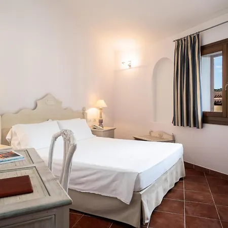 Monti Di Mola Otel 4*