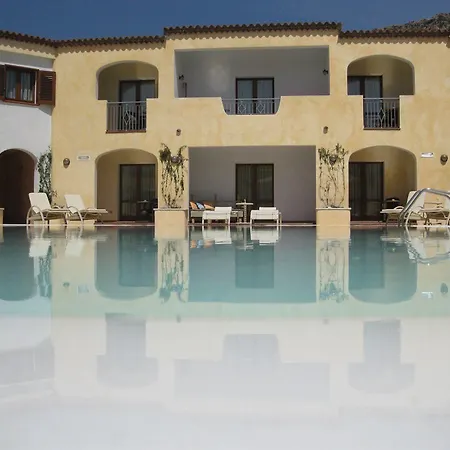 Monti Di Mola Otel 4*
