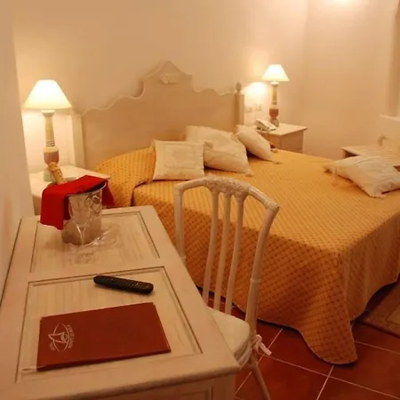 Hotel Monti Di Mola 4*