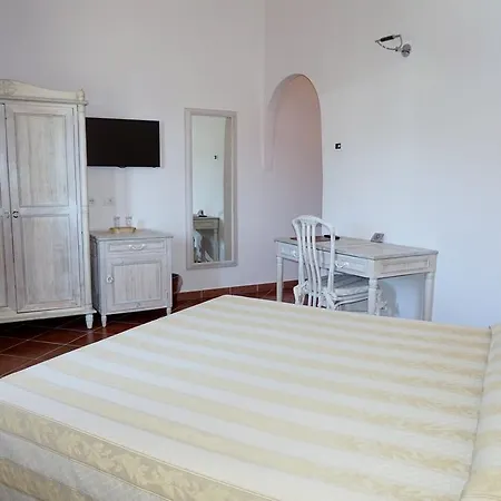 Hotel Monti Di Mola