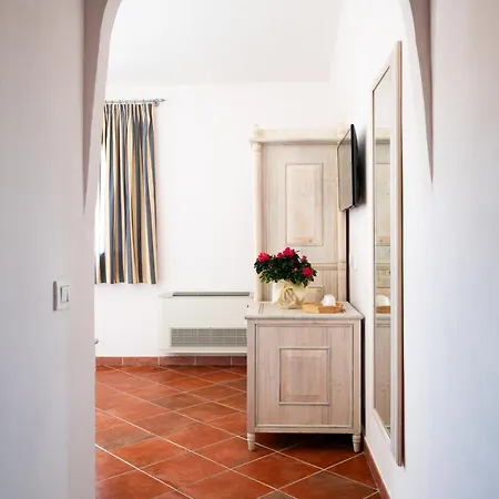 Hotell Monti Di Mola