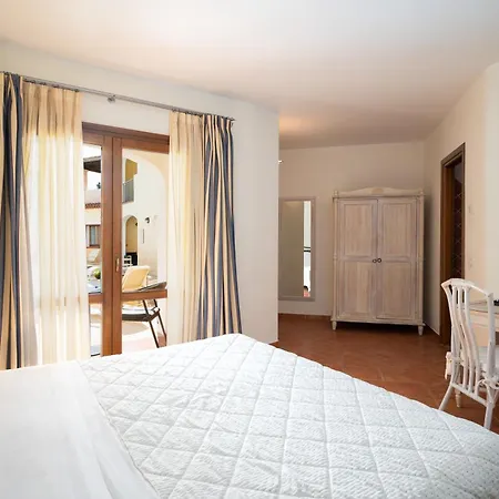 فندق Monti Di Mola 4*