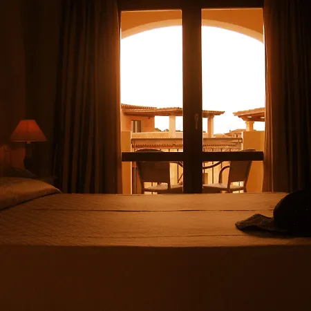 فندق Monti Di Mola 4*