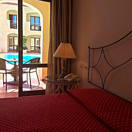 فندق Monti Di Mola 4*