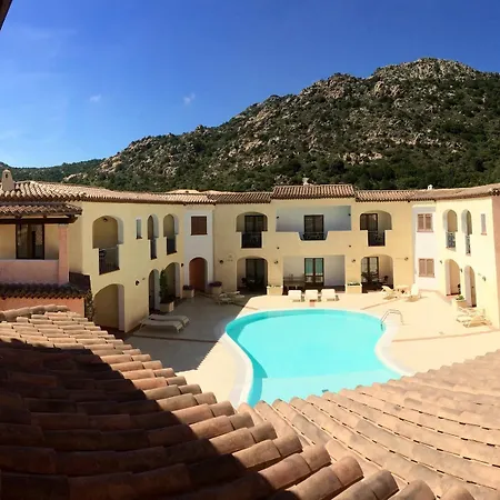 فندق Monti Di Mola 4*