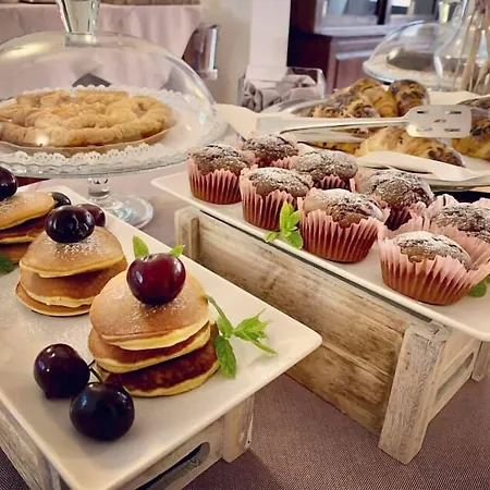 Monti Di Mola فندق 4*