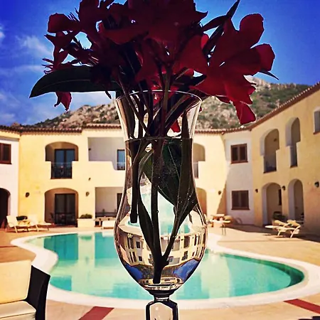 Monti Di Mola فندق 4*