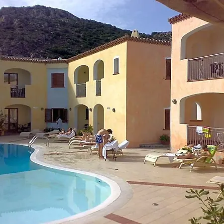 Hotel Monti Di Mola 4*