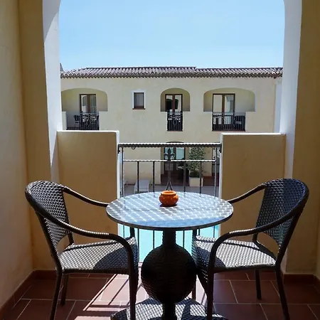 Monti Di Mola بورتو كيرفو