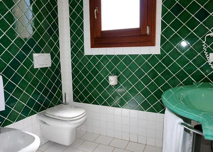 Monti Di Mola Otel 4*