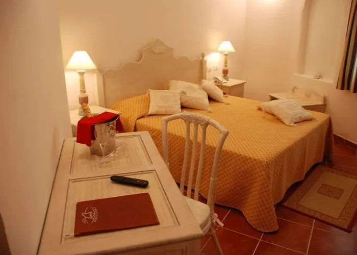 Otel Monti Di Mola 4*