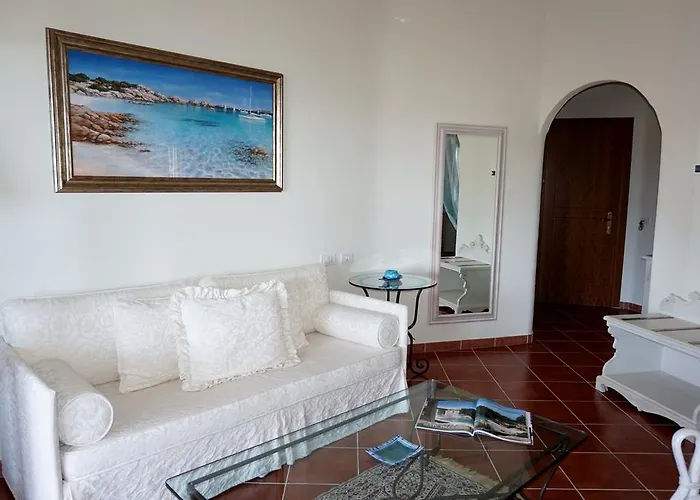 מלון Monti Di Mola