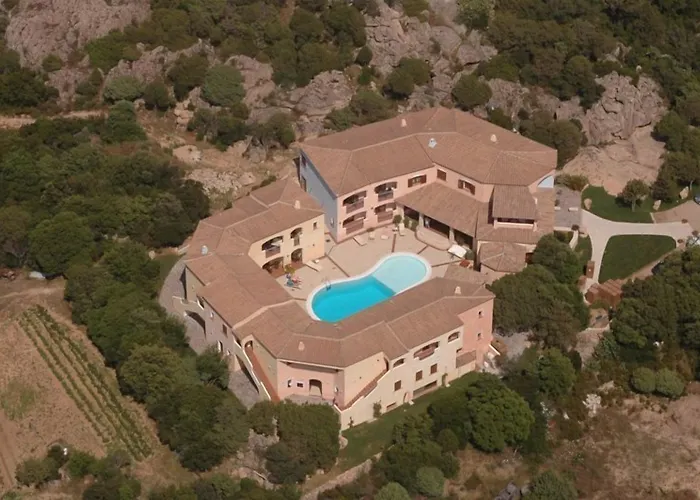 Monti Di Mola Otel 4*