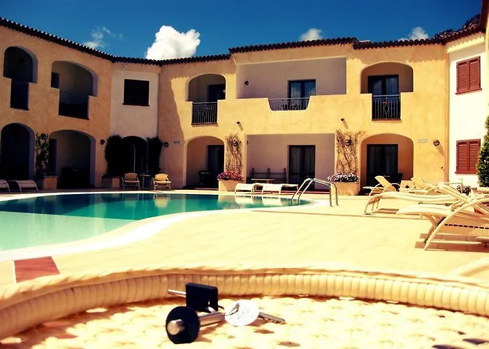 Otel Monti Di Mola 4*