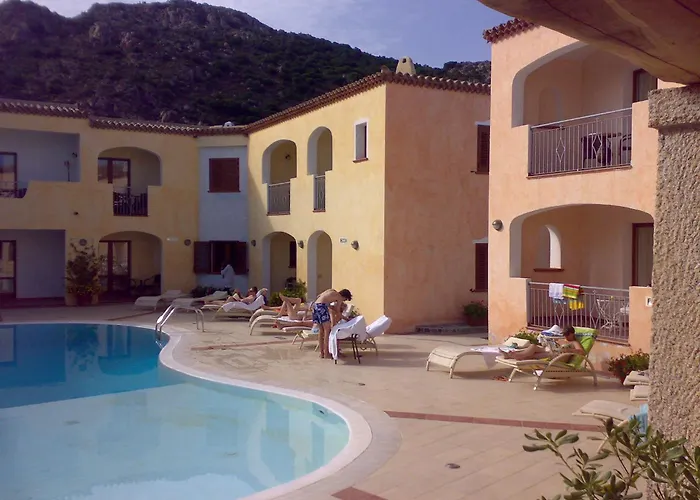 Hotel Monti Di Mola 4*