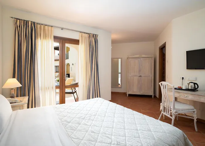 Hotel Monti Di Mola 4*